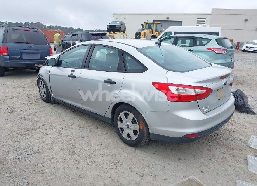 Photo 3 of 2014 Ford Focus S (VIN 1FADP3E22EL165455)