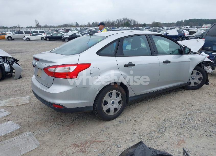 Photo 4 of 2014 Ford Focus S (VIN 1FADP3E22EL165455)