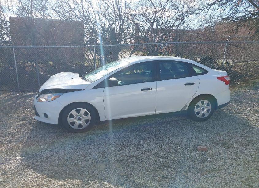 Photo 15 of 2014 Ford Focus S (VIN 1FADP3E22EL245628)