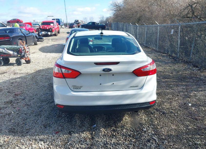Photo 17 of 2014 Ford Focus S (VIN 1FADP3E22EL245628)
