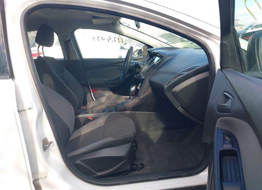 Photo 5 of 2014 Ford Focus S (VIN 1FADP3E22EL245628)