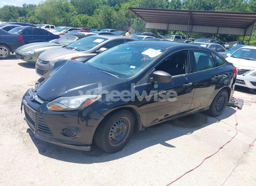 Photo 2 of 2014 Ford Focus S (VIN 1FADP3E22EL253583)