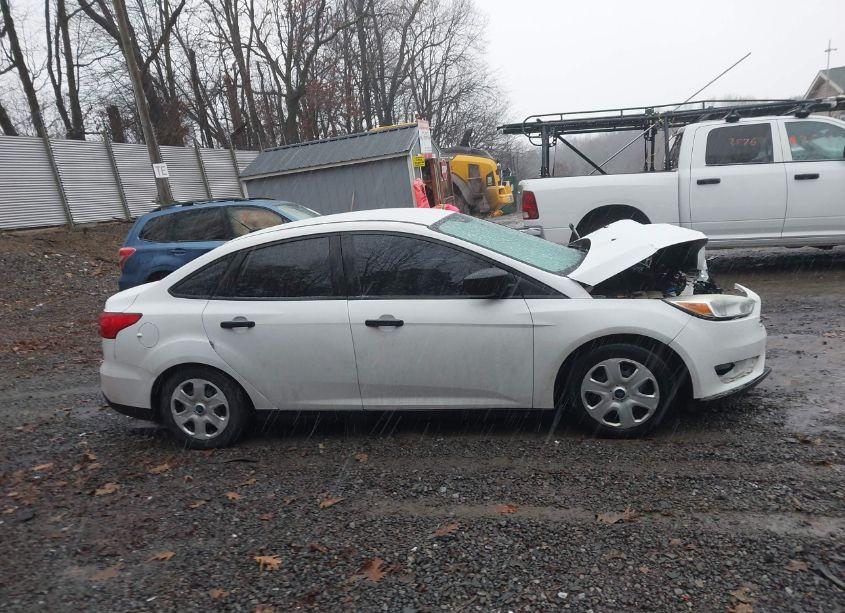 Photo 13 of 2015 Ford Focus S (VIN 1FADP3E22FL229382)
