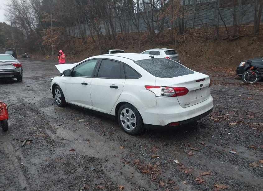 Photo 3 of 2015 Ford Focus S (VIN 1FADP3E22FL229382)