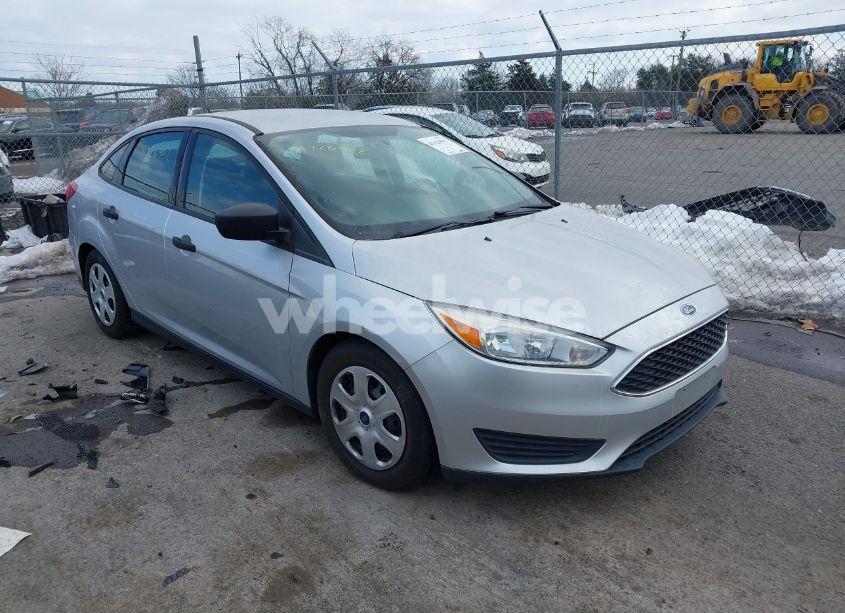 2015 Ford Focus S (VIN 1FADP3E22FL311211) main photo