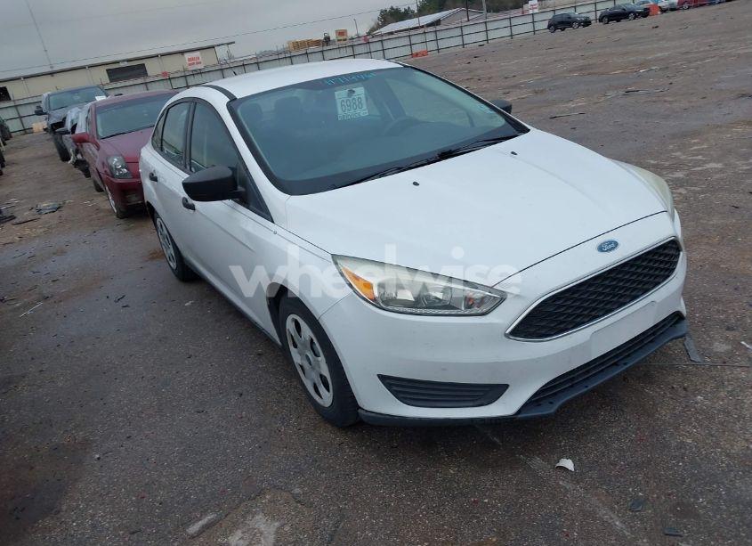 2015 Ford Focus S (VIN 1FADP3E22FL327960) main photo
