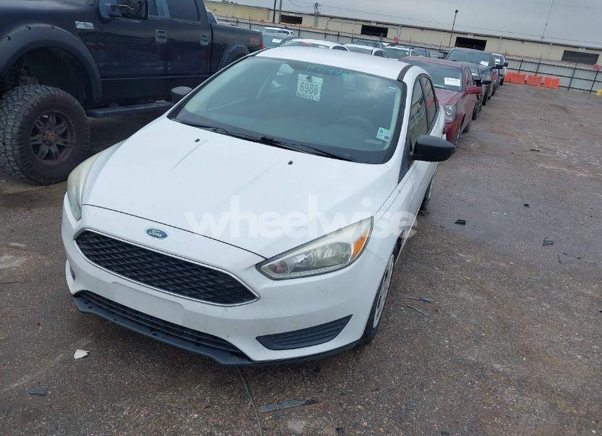 Photo 2 of 2015 Ford Focus S (VIN 1FADP3E22FL327960)