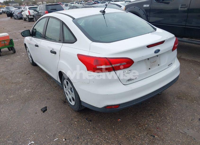 Photo 3 of 2015 Ford Focus S (VIN 1FADP3E22FL327960)