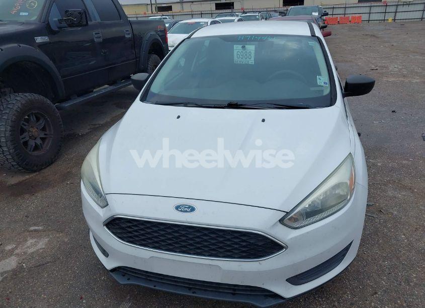 Photo 6 of 2015 Ford Focus S (VIN 1FADP3E22FL327960)