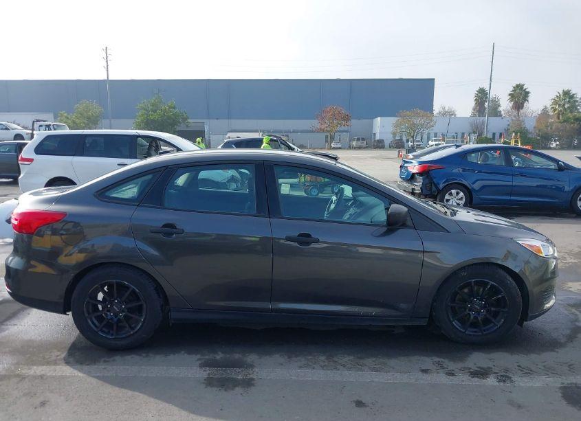 Photo 13 of 2016 Ford Focus S (VIN 1FADP3E22GL230579)