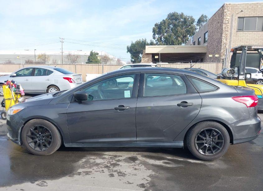 Photo 14 of 2016 Ford Focus S (VIN 1FADP3E22GL230579)