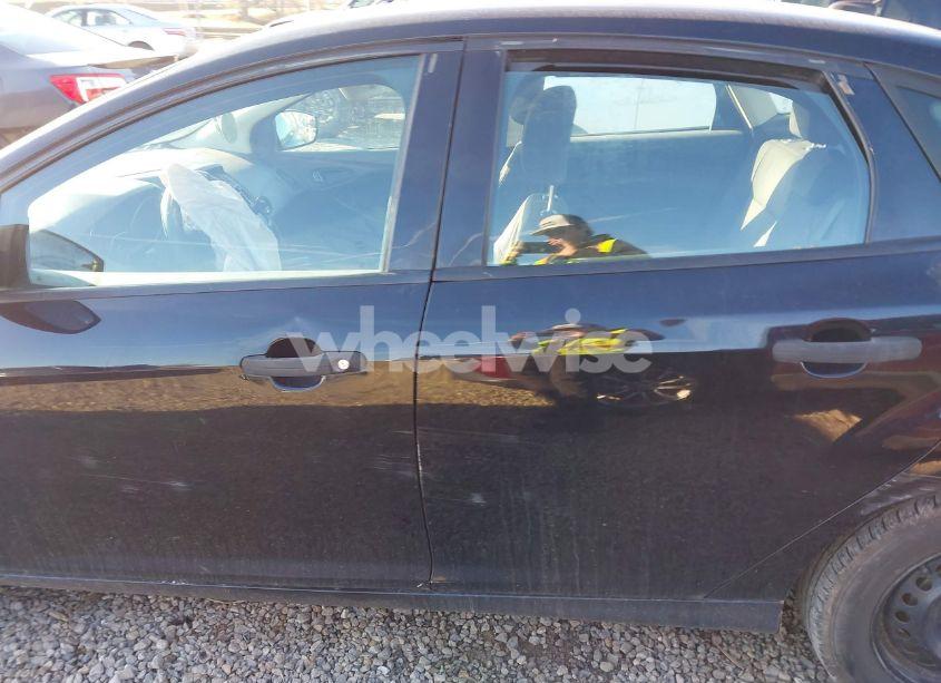 Photo 14 of 2017 Ford Focus S (VIN 1FADP3E22HL297863)