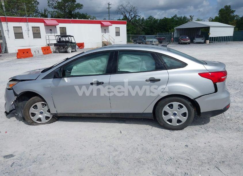 Photo 15 of 2017 Ford Focus S (VIN 1FADP3E22HL338220)