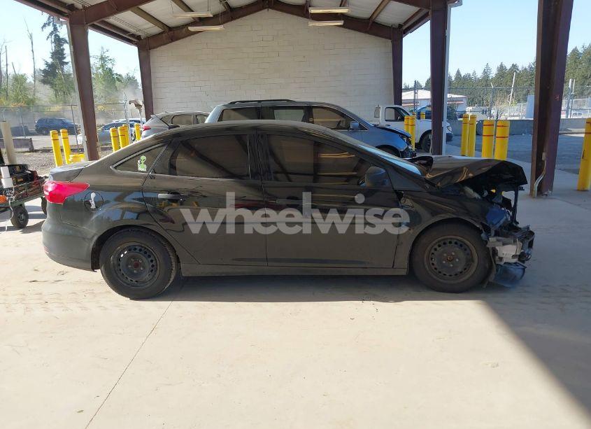 Photo 14 of 2018 Ford Focus S (VIN 1FADP3E22JL287940)