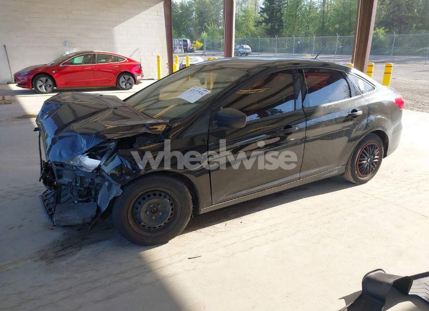 Photo 2 of 2018 Ford Focus S (VIN 1FADP3E22JL287940)