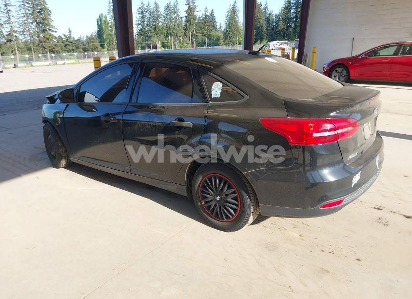 Photo 3 of 2018 Ford Focus S (VIN 1FADP3E22JL287940)