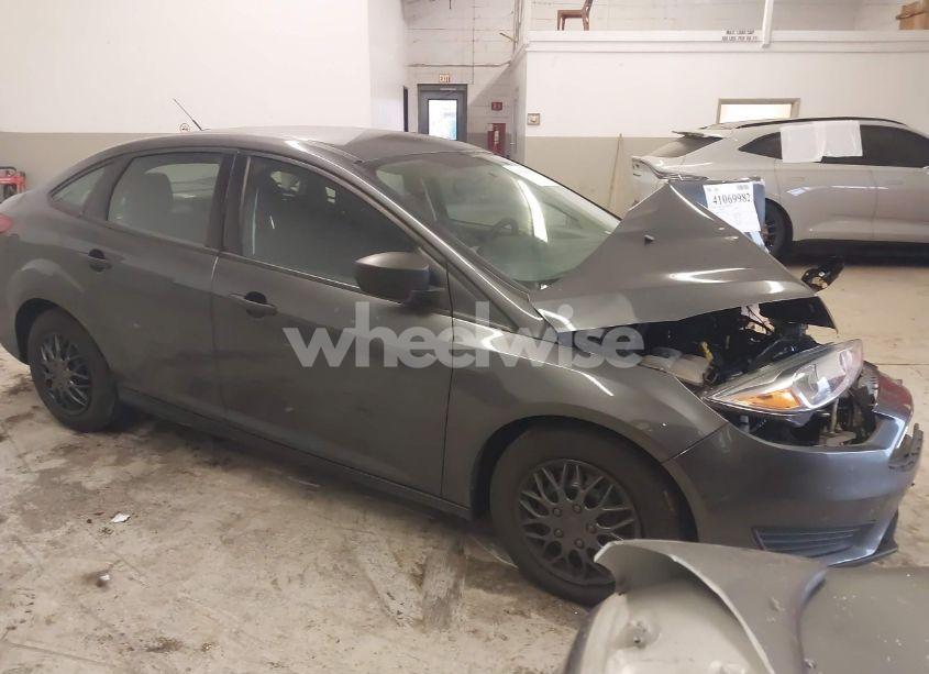 2018 Ford Focus S (VIN 1FADP3E22JL298159) main photo