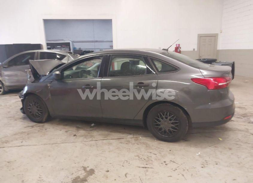 Photo 15 of 2018 Ford Focus S (VIN 1FADP3E22JL298159)