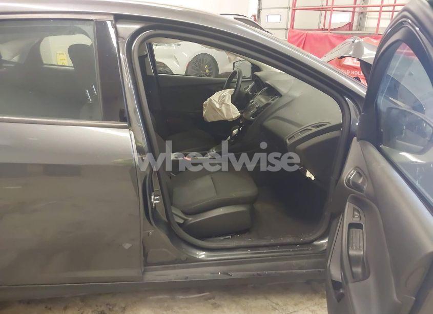 Photo 5 of 2018 Ford Focus S (VIN 1FADP3E22JL298159)