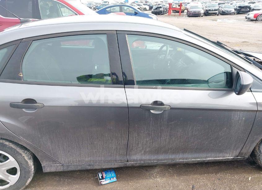 Photo 14 of 2013 Ford Focus S (VIN 1FADP3E23DL199421)