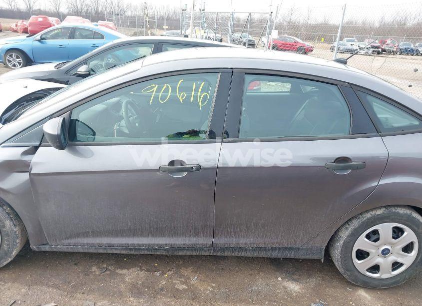 Photo 15 of 2013 Ford Focus S (VIN 1FADP3E23DL199421)