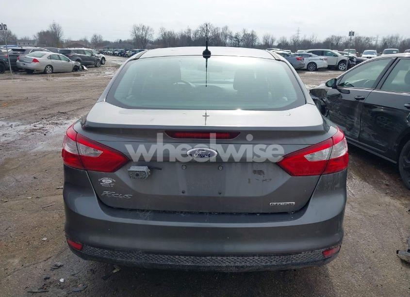 Photo 17 of 2013 Ford Focus S (VIN 1FADP3E23DL199421)