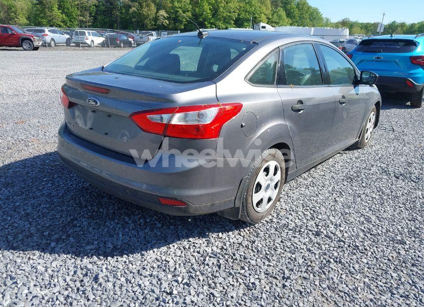 Photo 4 of 2014 Ford Focus S (VIN 1FADP3E23EL211813)