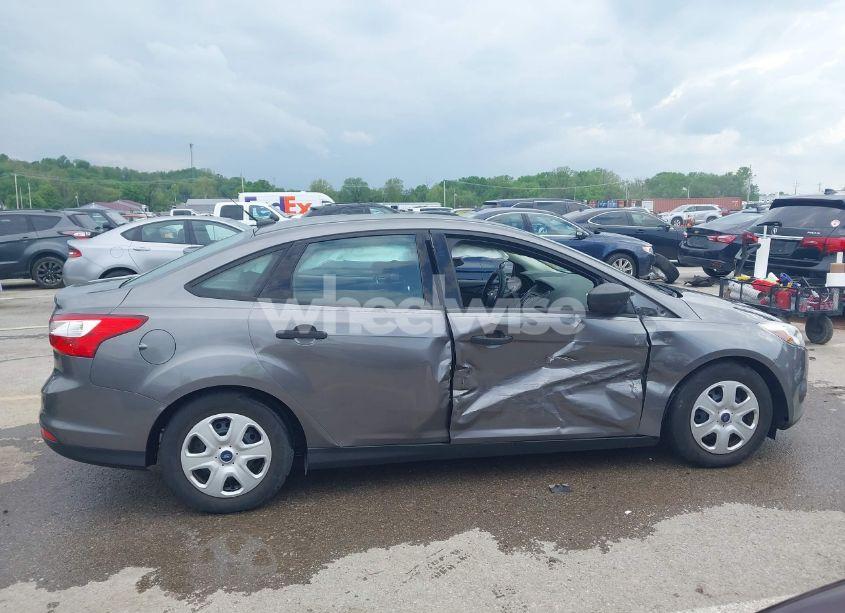 Photo 13 of 2014 Ford Focus S (VIN 1FADP3E23EL276161)