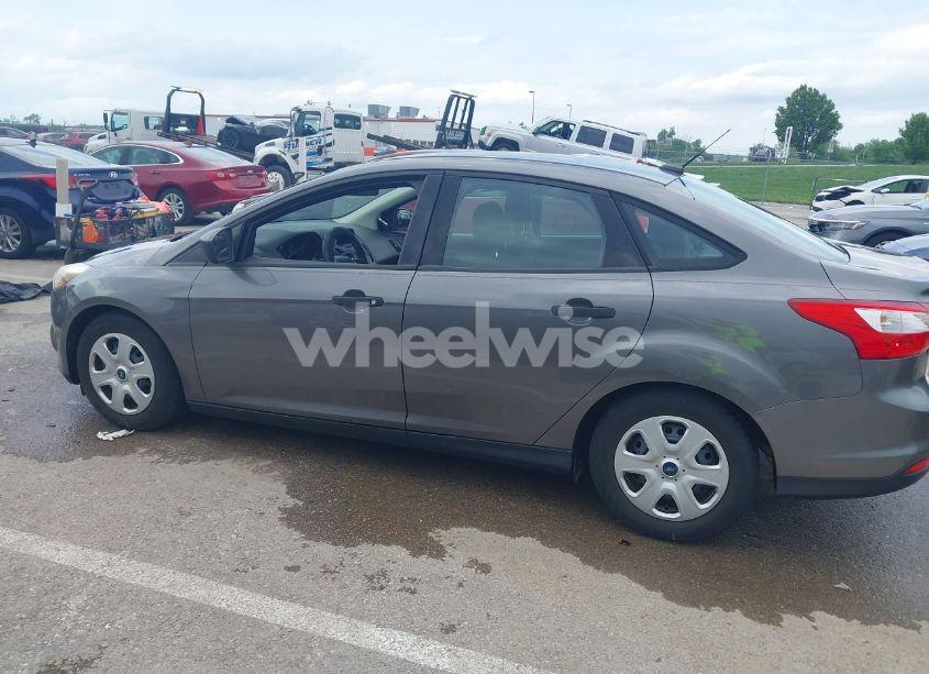 Photo 14 of 2014 Ford Focus S (VIN 1FADP3E23EL276161)