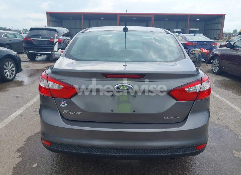 Photo 16 of 2014 Ford Focus S (VIN 1FADP3E23EL276161)