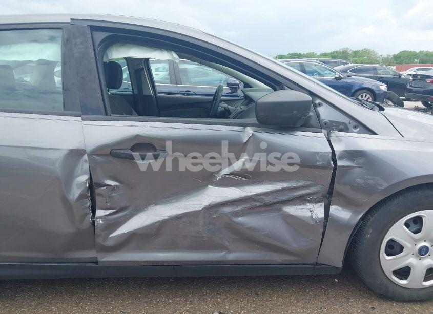 Photo 6 of 2014 Ford Focus S (VIN 1FADP3E23EL276161)