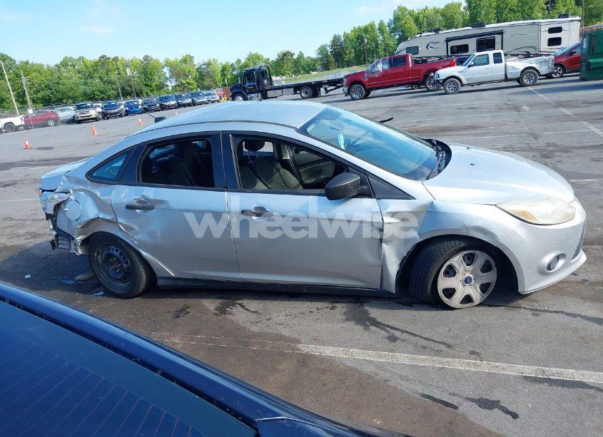 Photo 13 of 2014 Ford Focus S (VIN 1FADP3E23EL276242)
