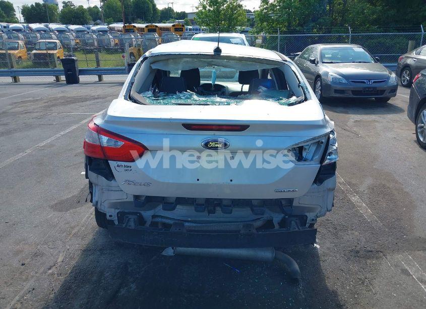 Photo 16 of 2014 Ford Focus S (VIN 1FADP3E23EL276242)