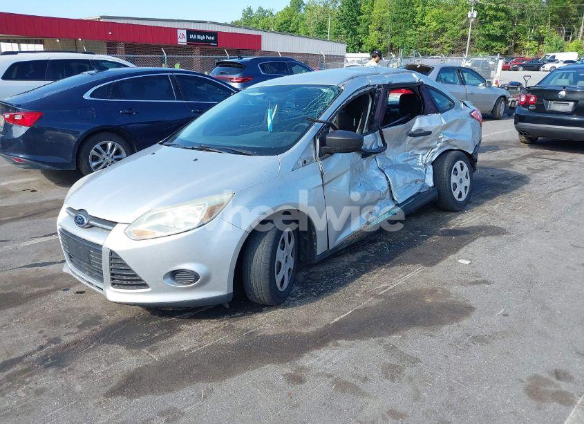 Photo 2 of 2014 Ford Focus S (VIN 1FADP3E23EL276242)