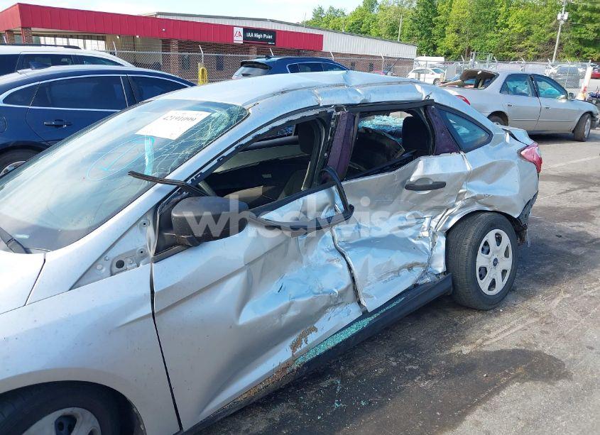 Photo 6 of 2014 Ford Focus S (VIN 1FADP3E23EL276242)