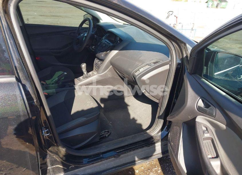 Photo 5 of 2014 Ford Focus S (VIN 1FADP3E23EL390922)