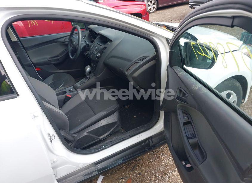 Photo 5 of 2014 Ford Focus S (VIN 1FADP3E23EL417827)