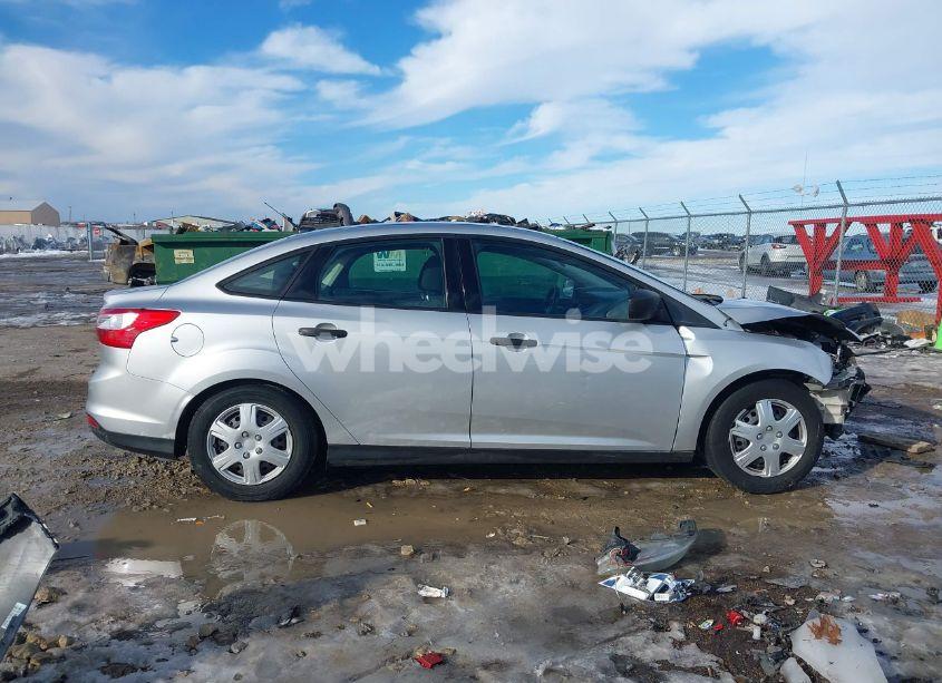Photo 14 of 2014 Ford Focus S (VIN 1FADP3E23EL452528)