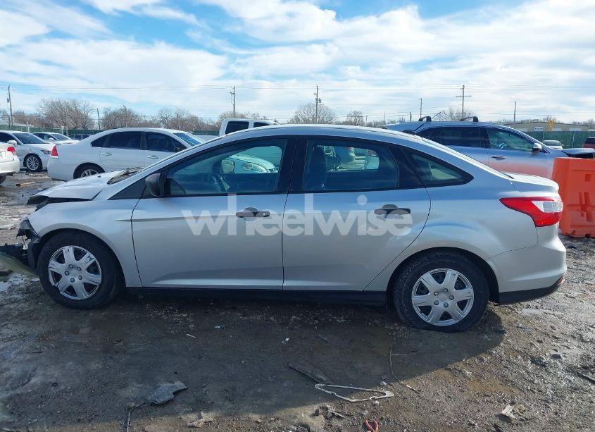 Photo 15 of 2014 Ford Focus S (VIN 1FADP3E23EL452528)