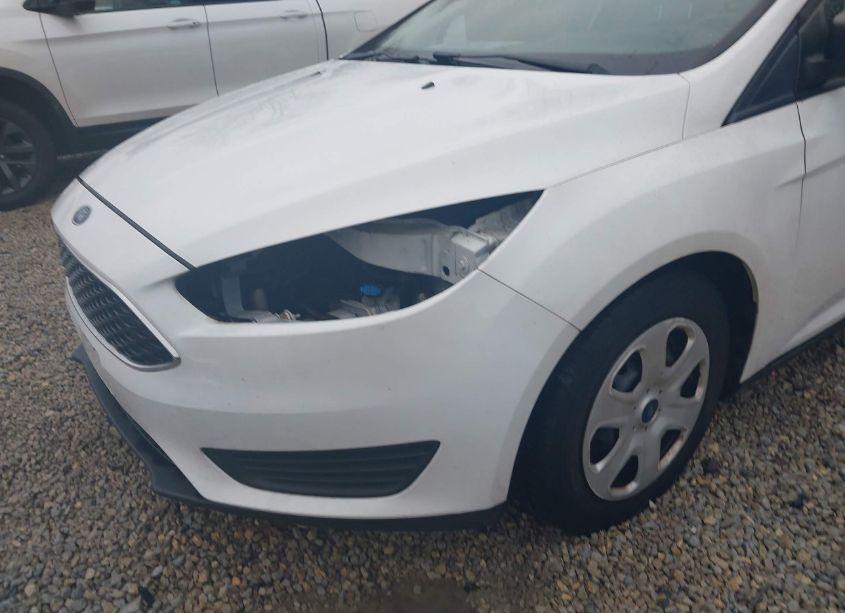 Photo 18 of 2015 Ford Focus S (VIN 1FADP3E23FL276632)