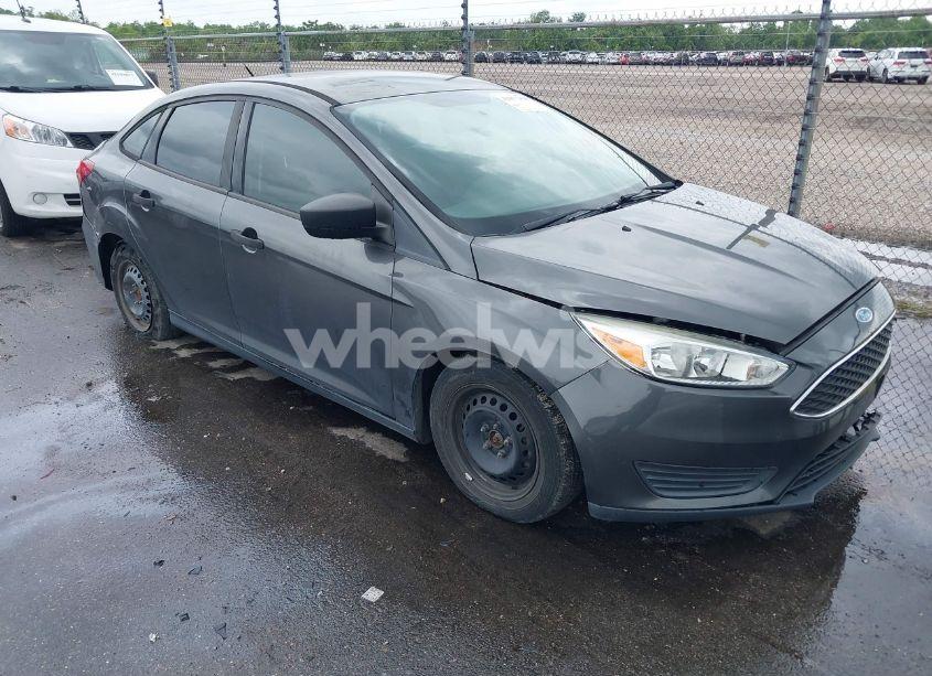 2015 Ford Focus S (VIN 1FADP3E23FL298209) main photo