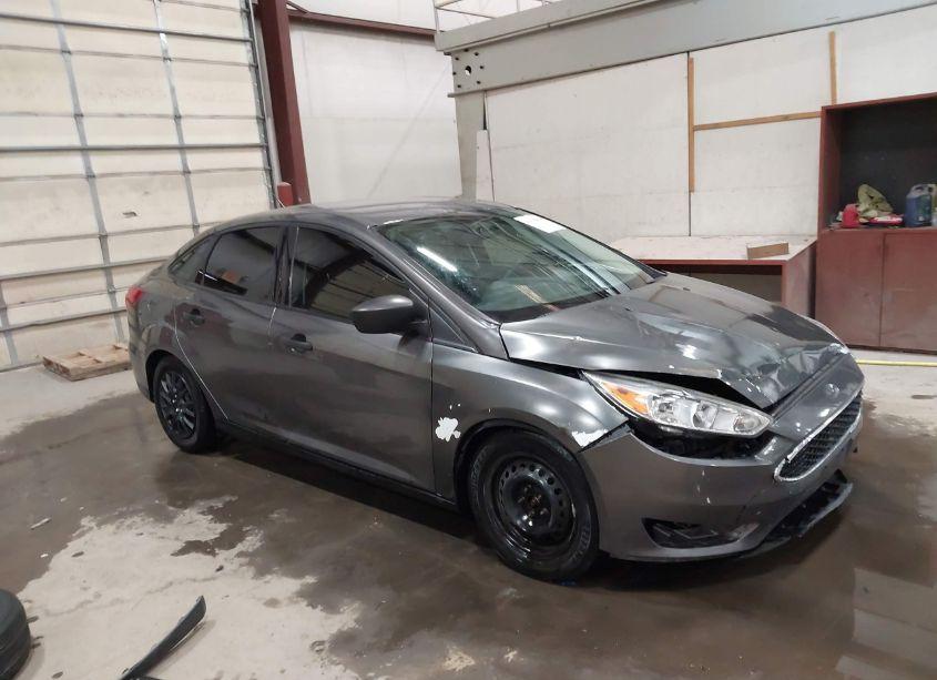 2015 Ford Focus S (VIN 1FADP3E23FL364225) main photo