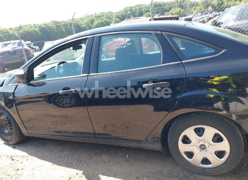 Photo 14 of 2016 Ford Focus S (VIN 1FADP3E23GL288247)