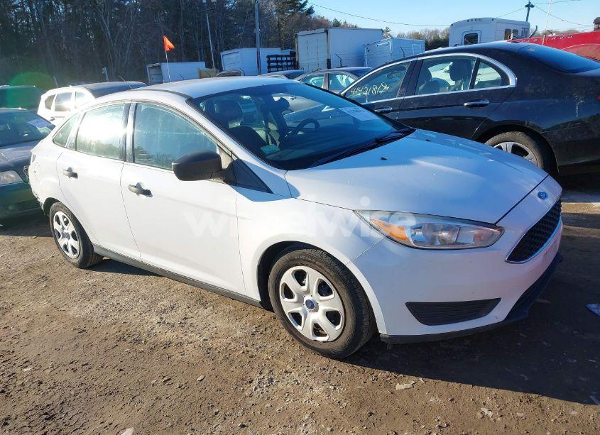 2016 Ford Focus S (VIN 1FADP3E23GL290483) main photo