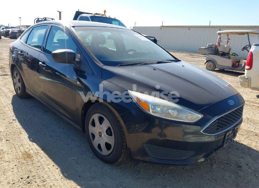 2016 Ford Focus S (VIN 1FADP3E23GL318945) main photo