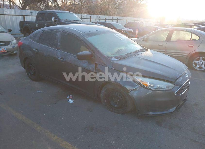 2016 Ford Focus S (VIN 1FADP3E23GL319500) main photo