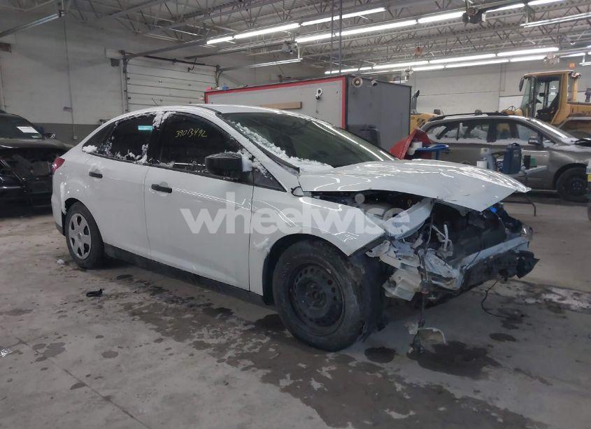 2016 Ford Focus S (VIN 1FADP3E23GL389532) main photo