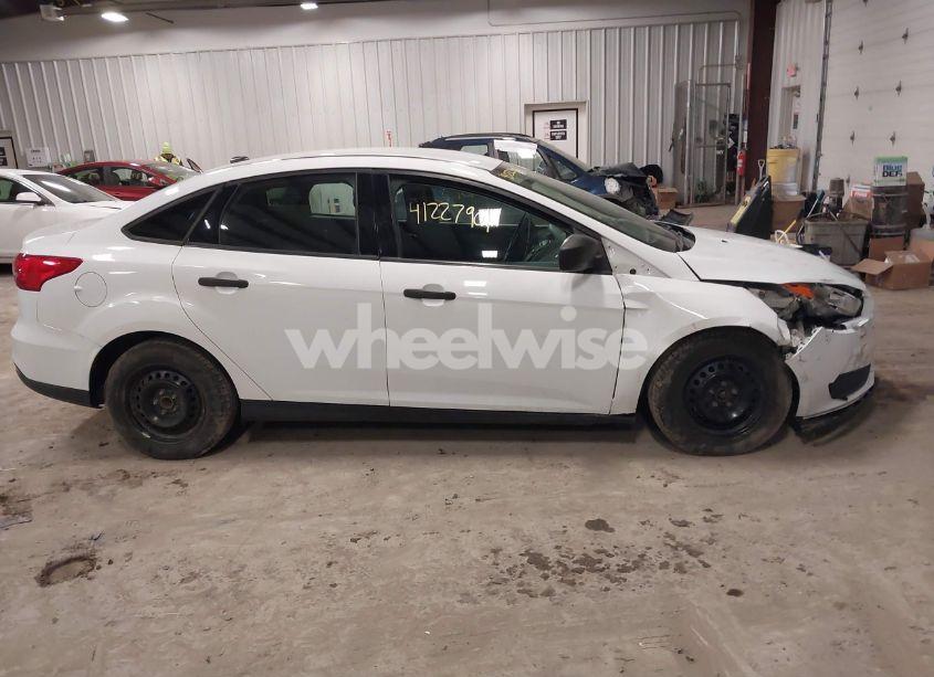 Photo 13 of 2017 Ford Focus S (VIN 1FADP3E23HL340106)