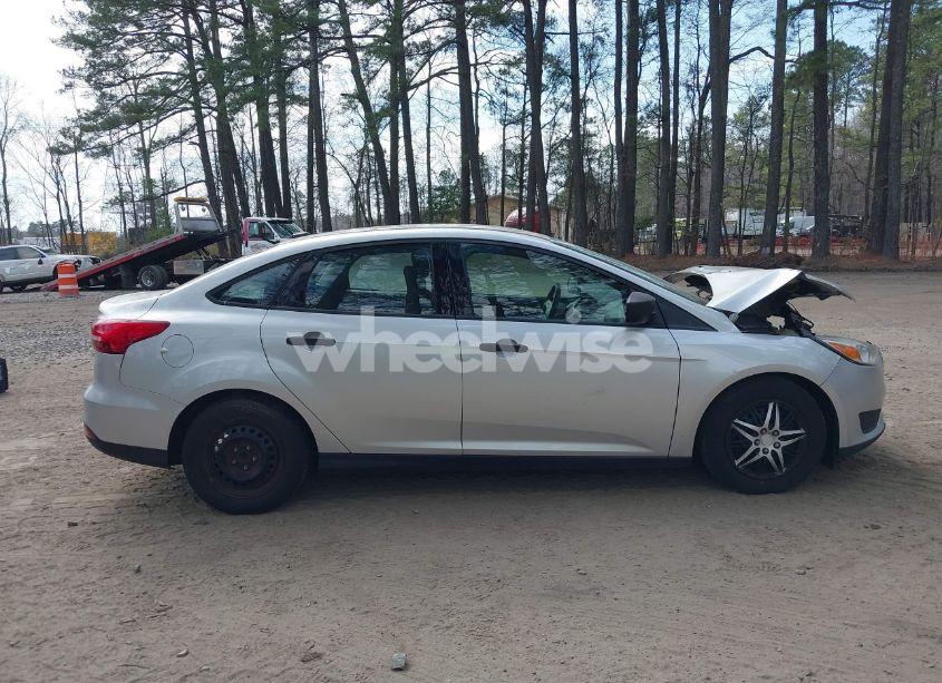 Photo 13 of 2018 Ford Focus S (VIN 1FADP3E23JL203284)