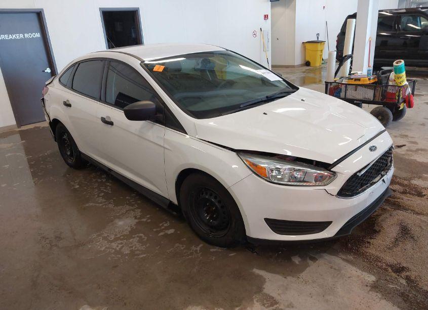 2018 Ford Focus S (VIN 1FADP3E23JL204497) main photo